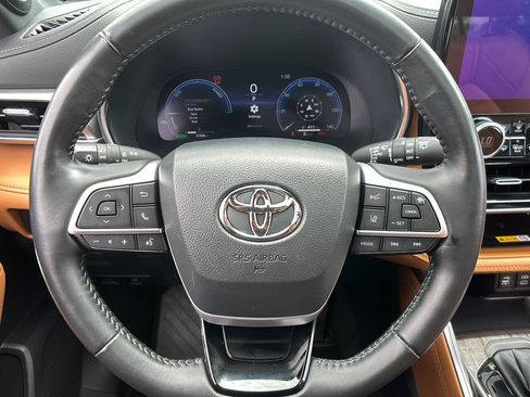 Used 2023 Toyota Highlander Platinum AWD/4WD image 29