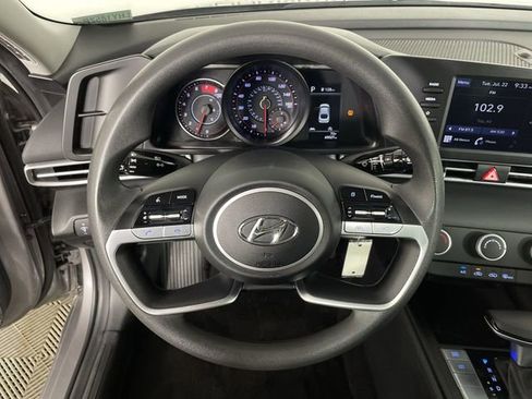 Used 2023 Hyundai Elantra SE w/ Preferred Accessory Package image 27