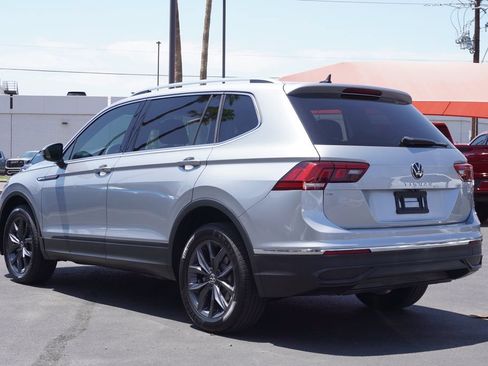 Used 2022 Volkswagen Tiguan SE FWD image 3
