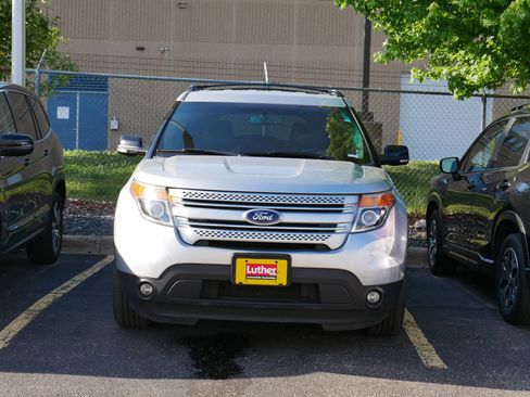 Used 2015 Ford Explorer XLT w/ Equipment Group 202B AWD/4WD image 2