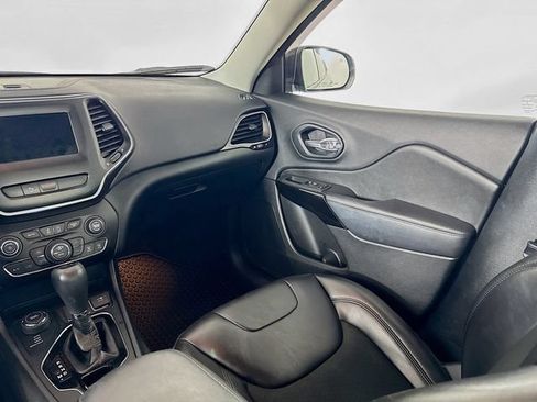 Used 2020 Jeep Cherokee Latitude Plus AWD/4WD image 25