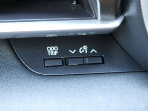 Used 2024 Toyota Highlander XLE AWD/4WD image 26