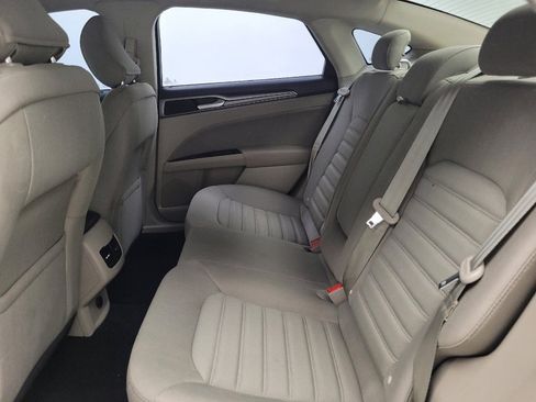 Used 2019 Ford Fusion SE FWD image 18
