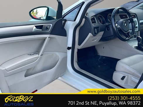 Used 2017 Volkswagen Golf SE image 11