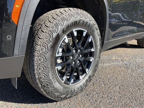 Used 2024 Chevrolet Traverse Z71 w/ Enhanced Driving Package image 11