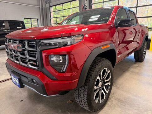 Used 2024 GMC Canyon AT4 w/ Technology Package AWD/4WD image 4