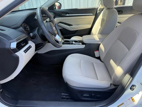 Used 2023 Nissan Altima 2.5 SV w/ SV Premium Package FWD image 15
