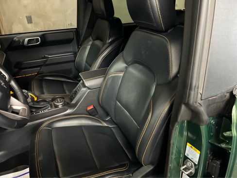 Used 2024 Ford Bronco Badlands image 32