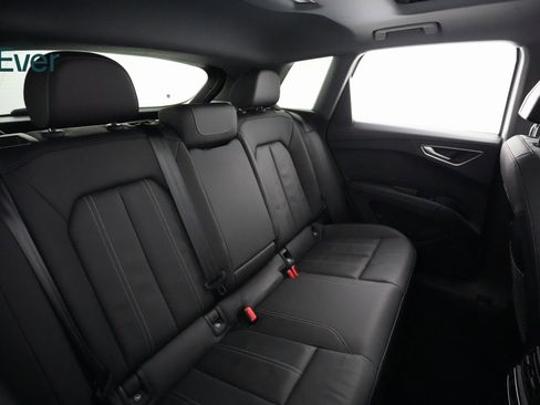 Used 2024 Audi Q4 e-tron Premium w/ Convenience Package image 9