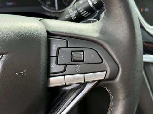 Used 2025 Cadillac XT6 Premium Luxury image 17