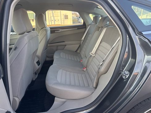 Used 2020 Ford Fusion SE image 10