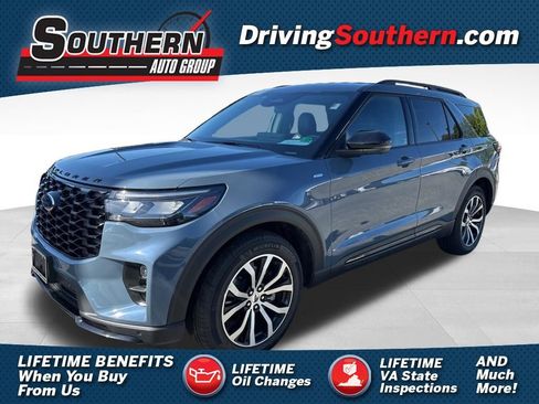 Used 2025 Ford Explorer ST-Line RWD image 1