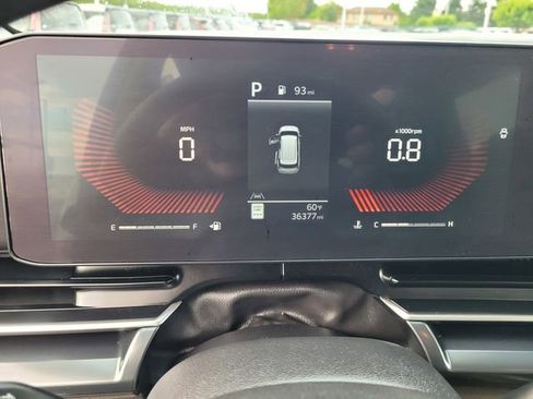 Used 2025 Kia Carnival LX image 22