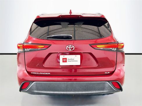 Used 2023 Toyota Highlander XLE image 5