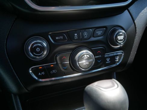 Used 2020 Jeep Cherokee Limited AWD/4WD image 28