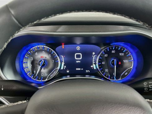 Used 2024 Chrysler Pacifica Touring-L FWD image 19