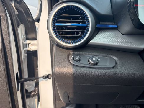 Used 2025 Chevrolet Trax LS image 21