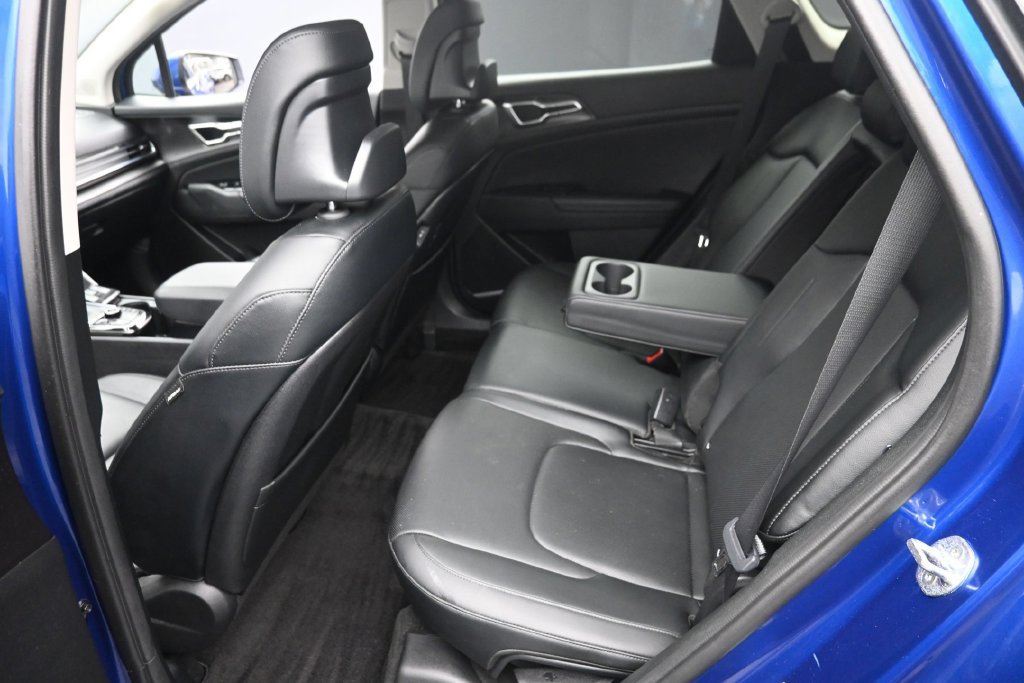 Used 2023 Kia Sportage EX AWD/4WD image 14