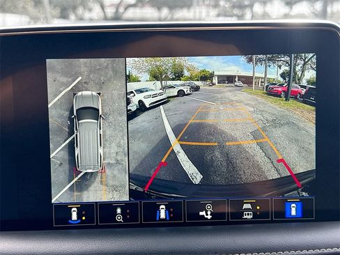 Used 2022 GMC Yukon SLT w/ SLT Premium Package image 15