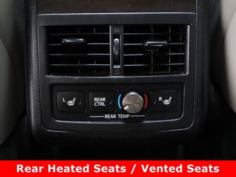 Used 2018 Toyota Avalon Limited image 33