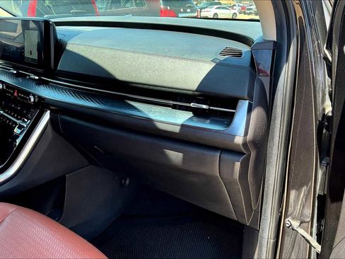 Used 2022 Kia Carnival SX Prestige image 18