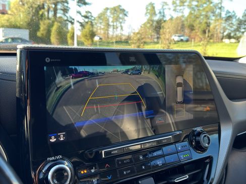 Used 2021 Toyota Highlander Platinum image 24