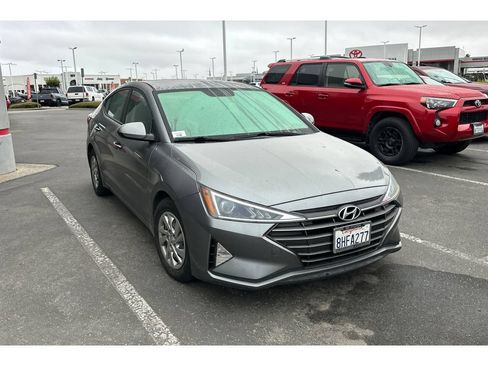 Used 2019 Hyundai Elantra SE w/ Cargo Package FWD image 2