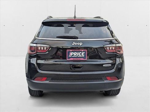Used 2018 Jeep Compass Latitude image 7