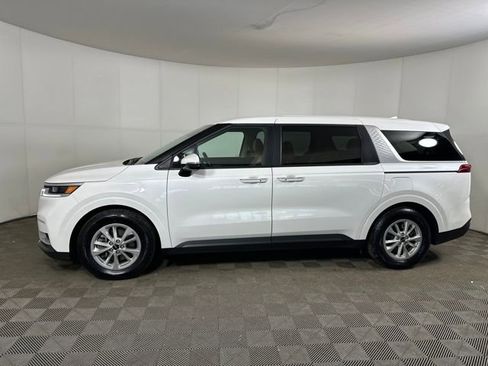 Used 2022 Kia Carnival LX image 6