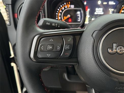 Used 2024 Jeep Gladiator Rubicon w/ Technology Group image 12
