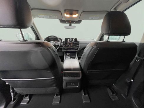 Used 2023 Nissan Pathfinder SL AWD/4WD image 16