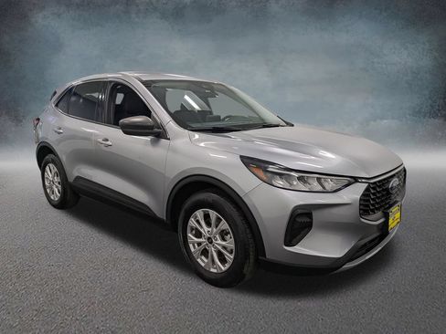 Used 2023 Ford Escape Active AWD/4WD image 3