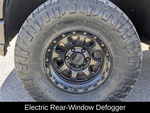 Used 2022 GMC Sierra 1500 AT4X image 12