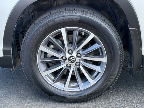 Used 2019 Toyota Highlander XLE AWD/4WD image 9