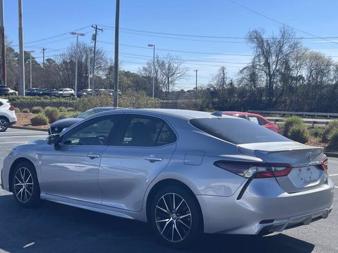 Used 2021 Toyota Camry SE w/ Convenience Package image 5