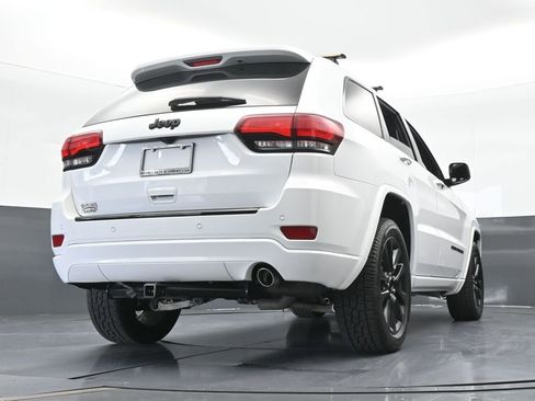 Used 2018 Jeep Grand Cherokee Altitude image 54