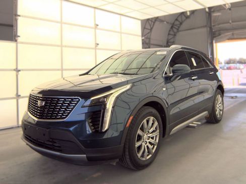 Used 2019 Cadillac XT4 Premium Luxury w/ Cold Weather Package AWD/4WD image 2