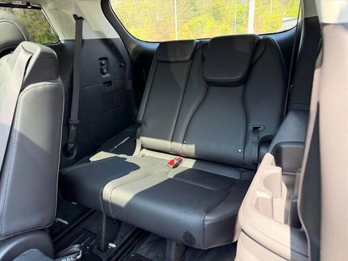Used 2025 Kia Carnival SX w/ SX Dark Edition Package FWD image 11