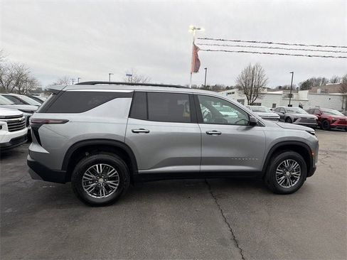 New 2026 Chevrolet Traverse LT w/ LPO, Floor Liner Package image 2