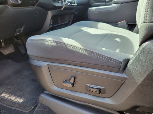 Used 2024 RAM 2500 Big Horn w/ Safety Group image 9