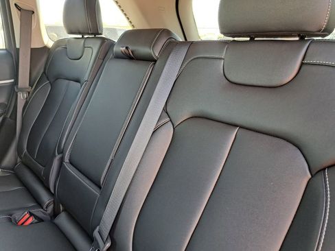 Used 2024 Jeep Grand Cherokee Limited image 23