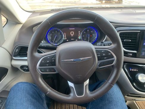 Used 2017 Chrysler Pacifica Touring-L Plus w/ Tire & Wheel Group image 19