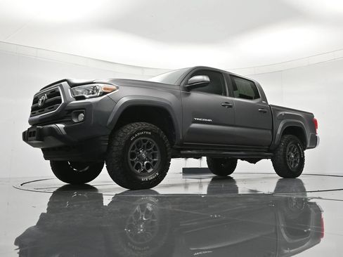 Used 2017 Toyota Tacoma SR5 w/ Tow Package RWD image 35