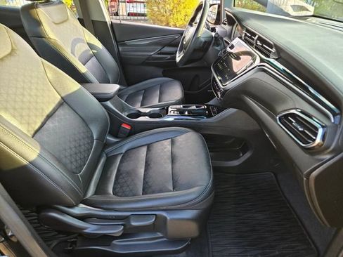 Used 2023 Chevrolet Bolt LT w/ Infotainment Package FWD image 15