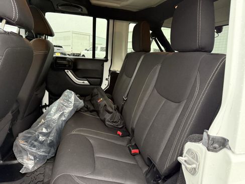Used 2013 Jeep Wrangler Unlimited Rubicon w/ Connectivity Group image 17