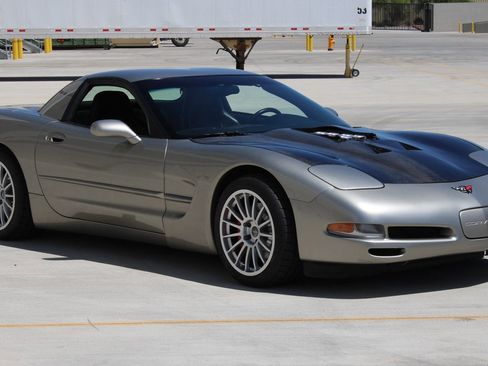 Used 1999 Chevrolet Corvette Coupe w/ Lighting Pkg RWD image 4