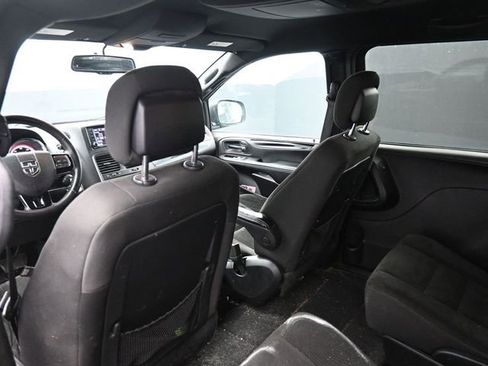 Used 2018 Dodge Grand Caravan SE image 28