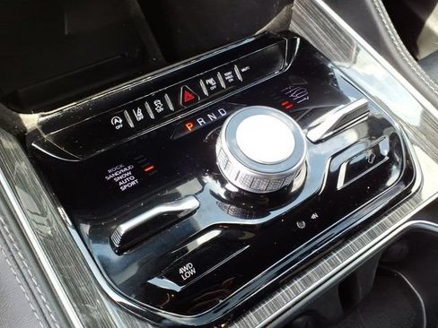 Used 2022 Jeep Wagoneer Series III AWD/4WD image 23
