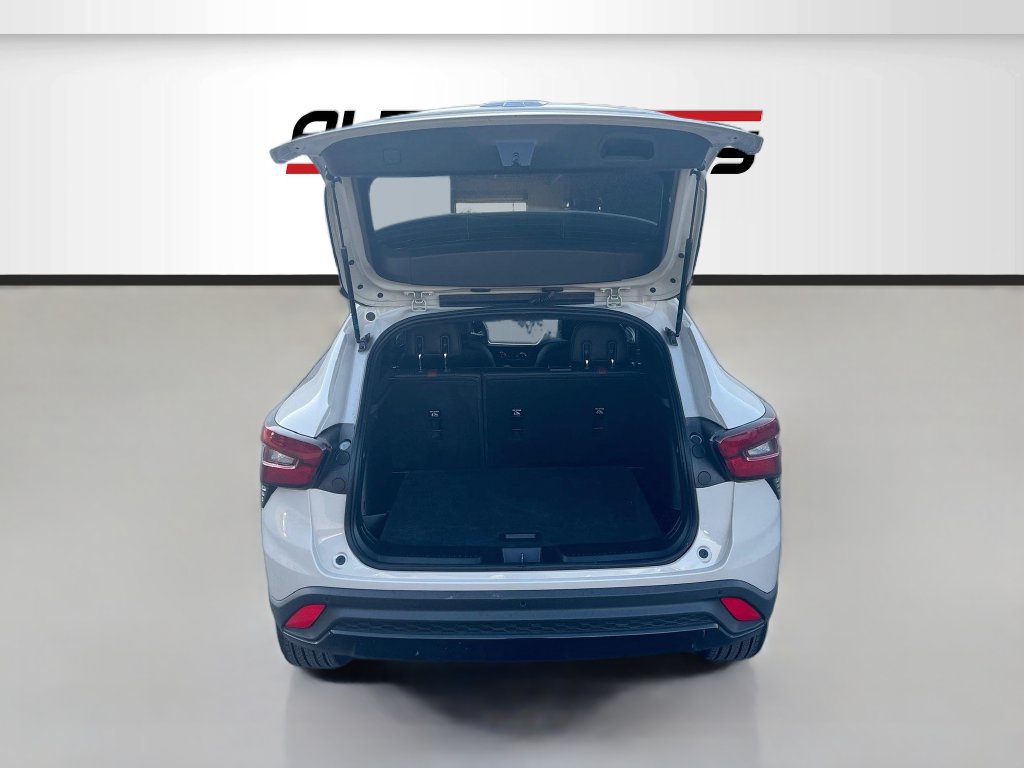 Used 2026 Chevrolet Trax RS w/ Sunroof Package FWD image 25