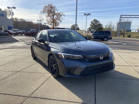 Used 2023 Honda Civic Sport image 2